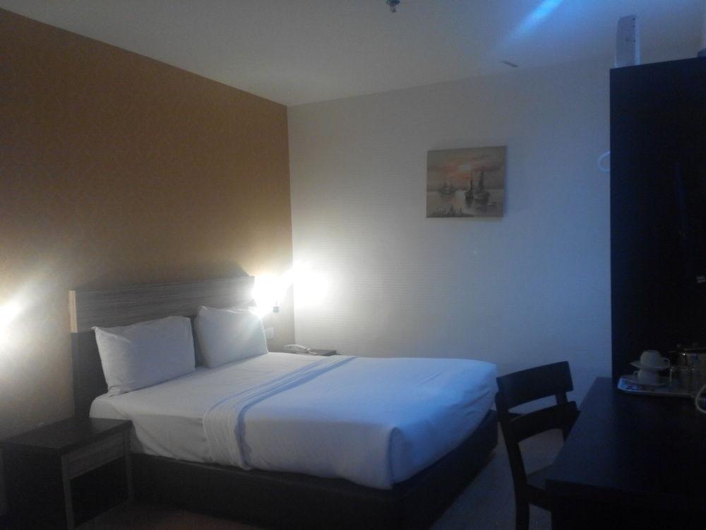 7 Heaven Boutique Hotel Pasir Gudang Ngoại thất bức ảnh